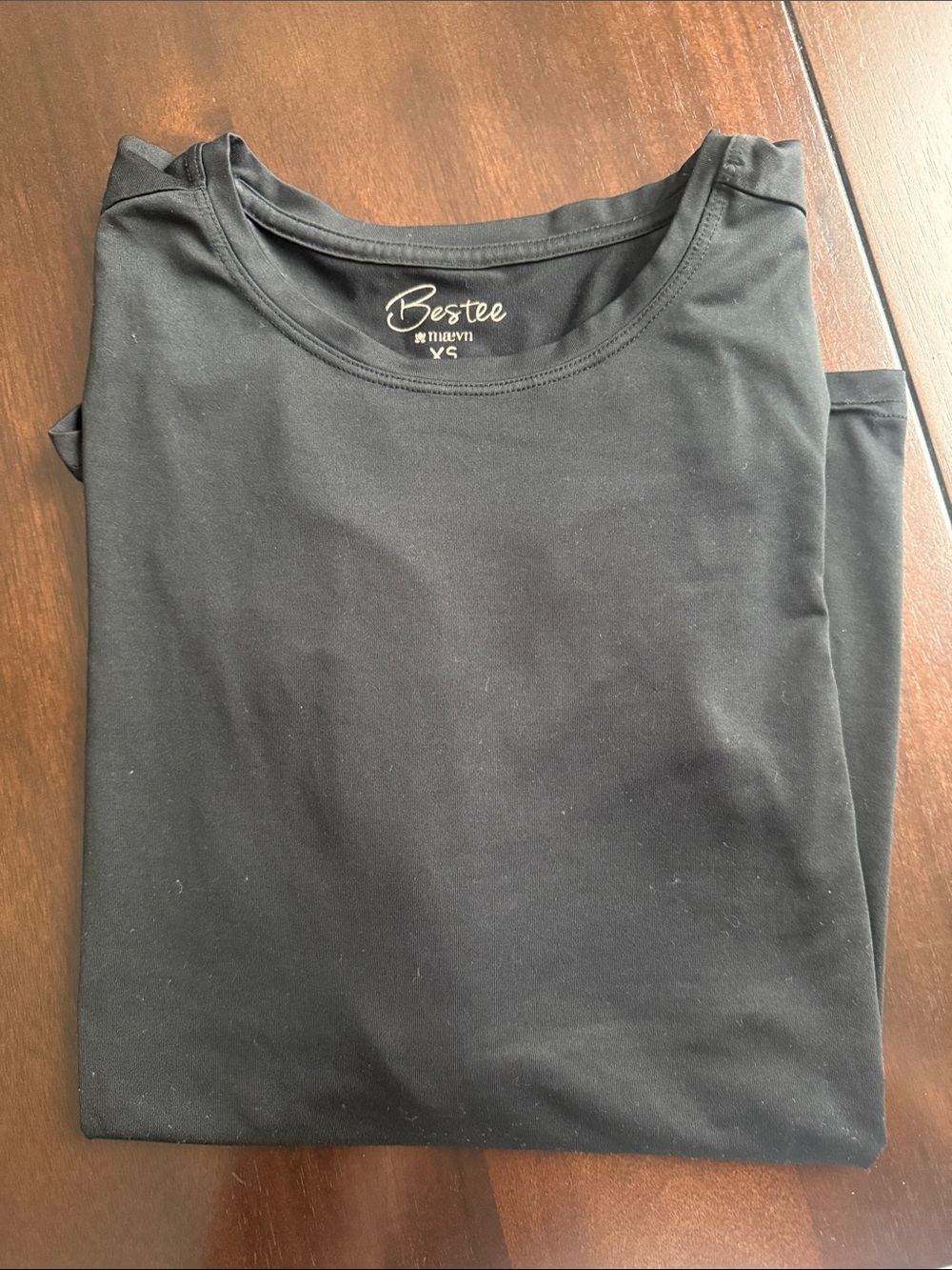 Bestee Women's Black Long Sleeve Crewneck Tee